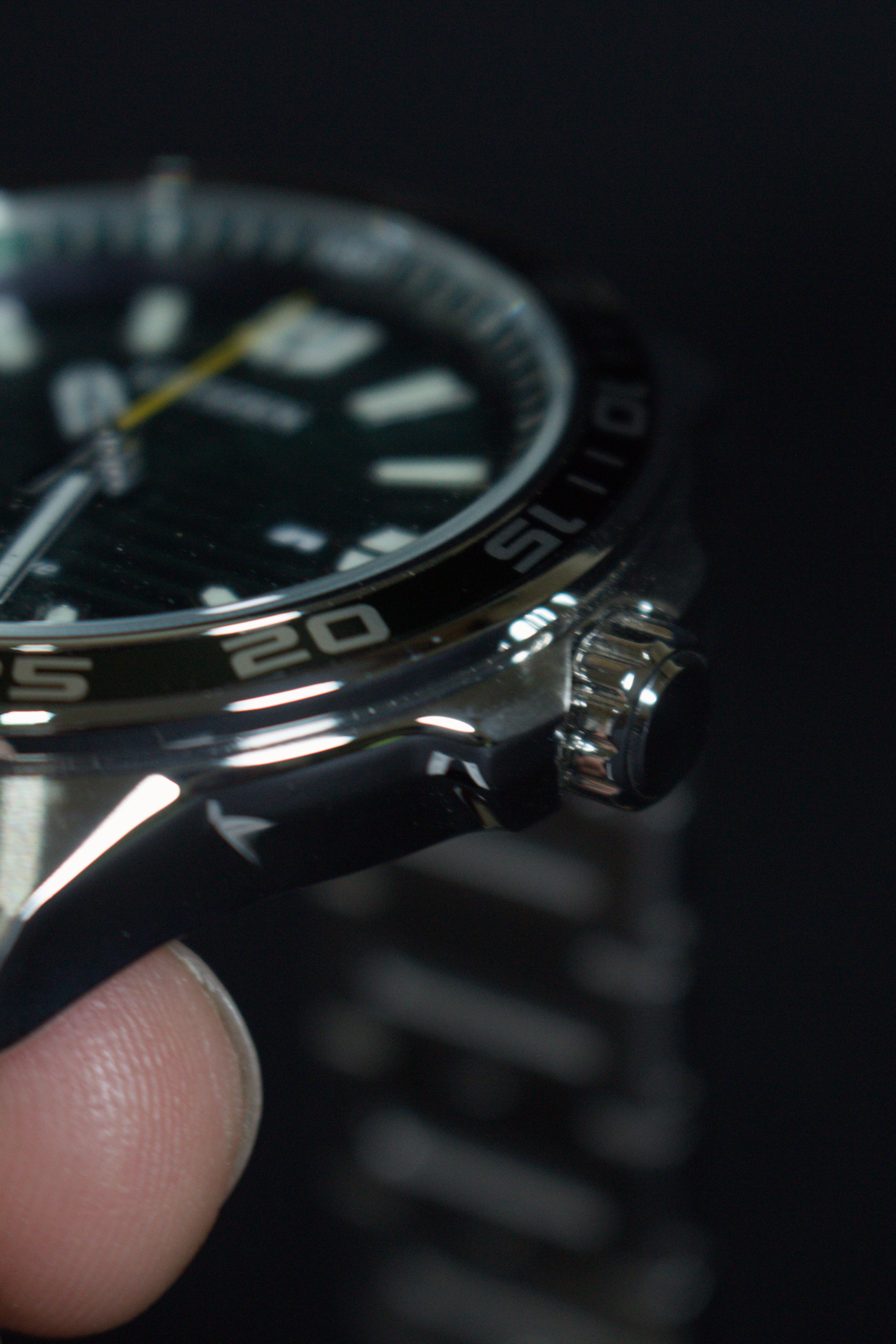 Citizen Eco Drive AW1526-89X Green